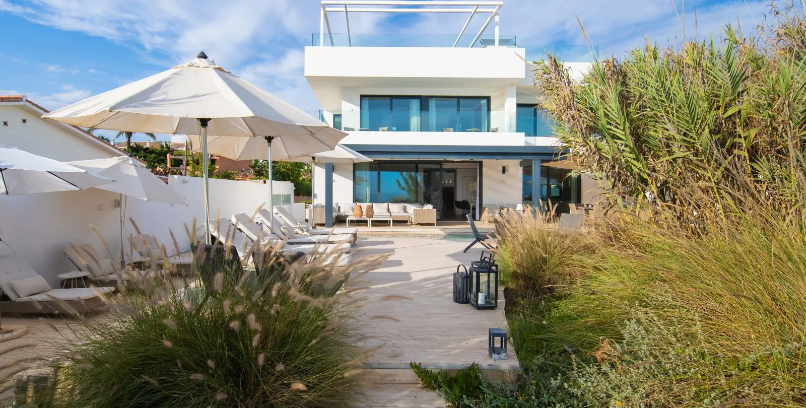 Short-term rent of detached villa in Costabella 48