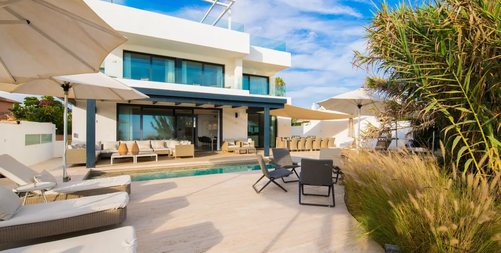 Short-term rent of detached villa in Costabella 49