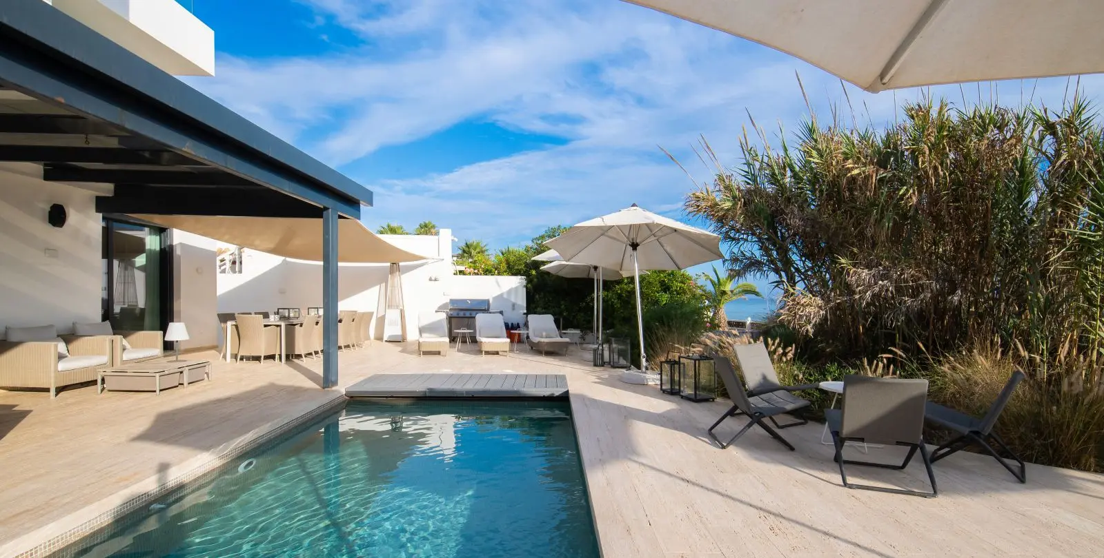Short-term rent of detached villa in Costabella 50