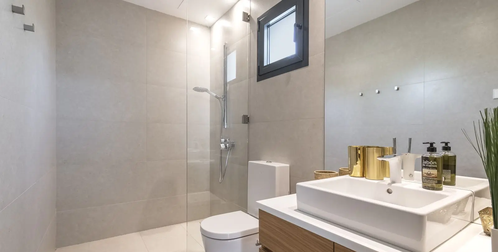 Short-term rent of detached villa in Costabella 14