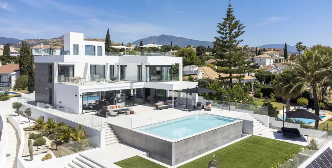 Продажа  отдельно стоящей виллы в El Paraiso 2