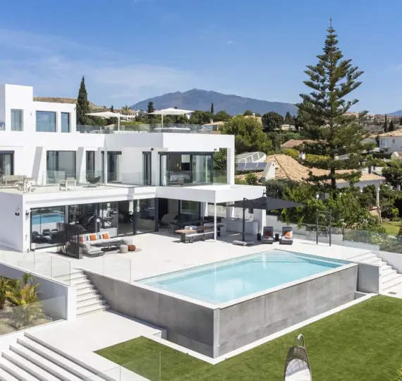 Продажа  отдельно стоящей виллы в El Paraiso