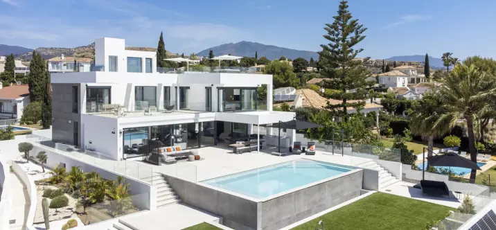 Продажа  отдельно стоящей виллы в El Paraiso 1