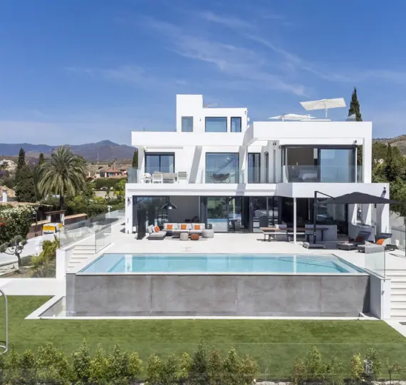 Продажа  отдельно стоящей виллы в El Paraiso