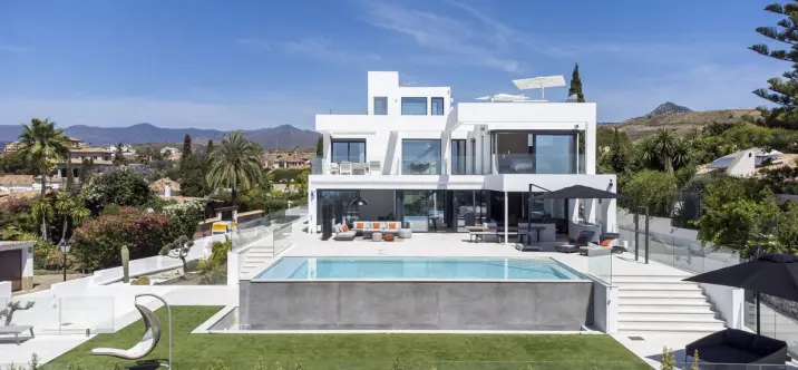 Продажа  отдельно стоящей виллы в El Paraiso 2