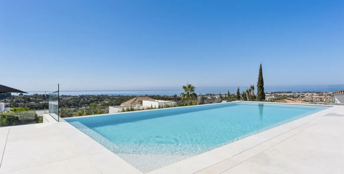 Продажа  отдельно стоящей виллы в El Paraiso 6