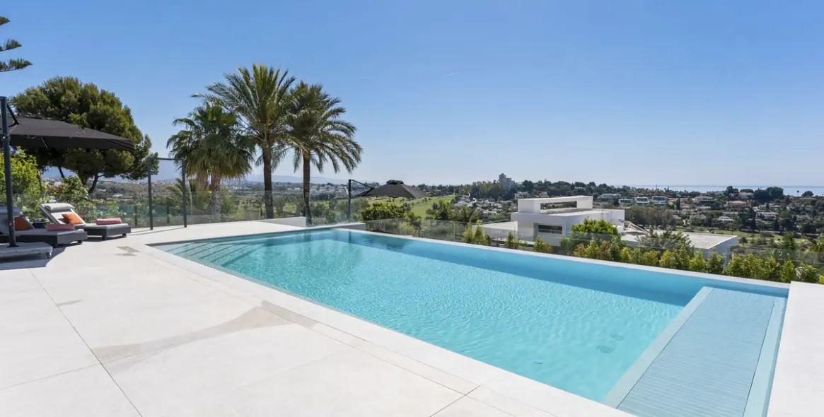 Продажа  отдельно стоящей виллы в El Paraiso 7