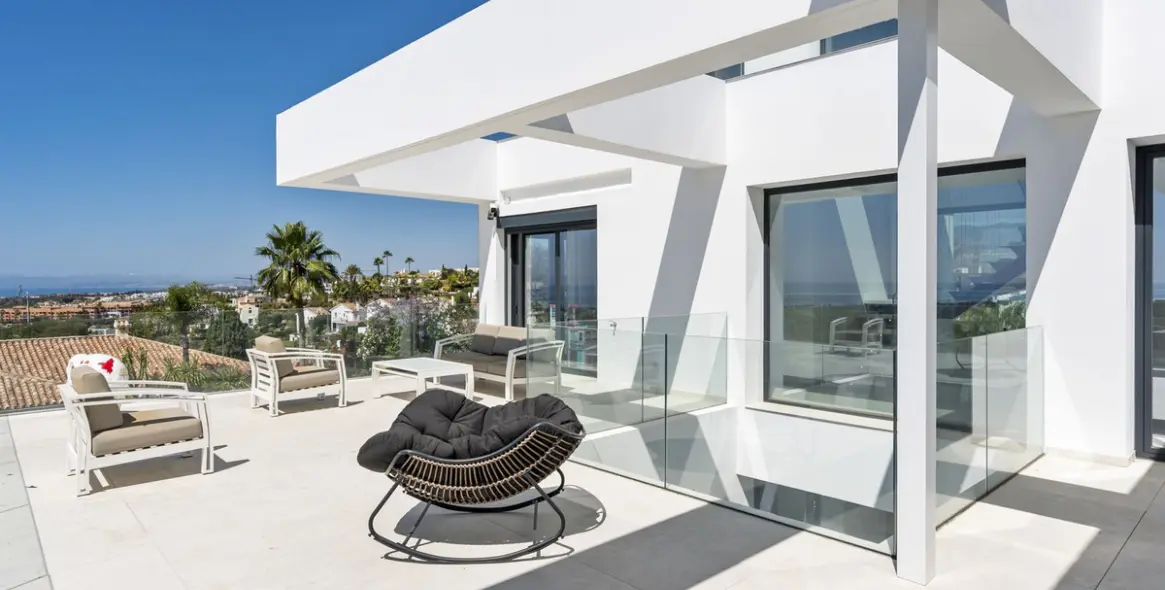 Продажа  отдельно стоящей виллы в El Paraiso 15