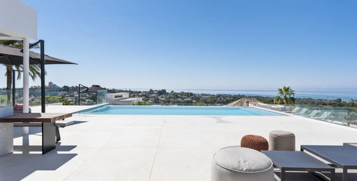 Продажа  отдельно стоящей виллы в El Paraiso 5