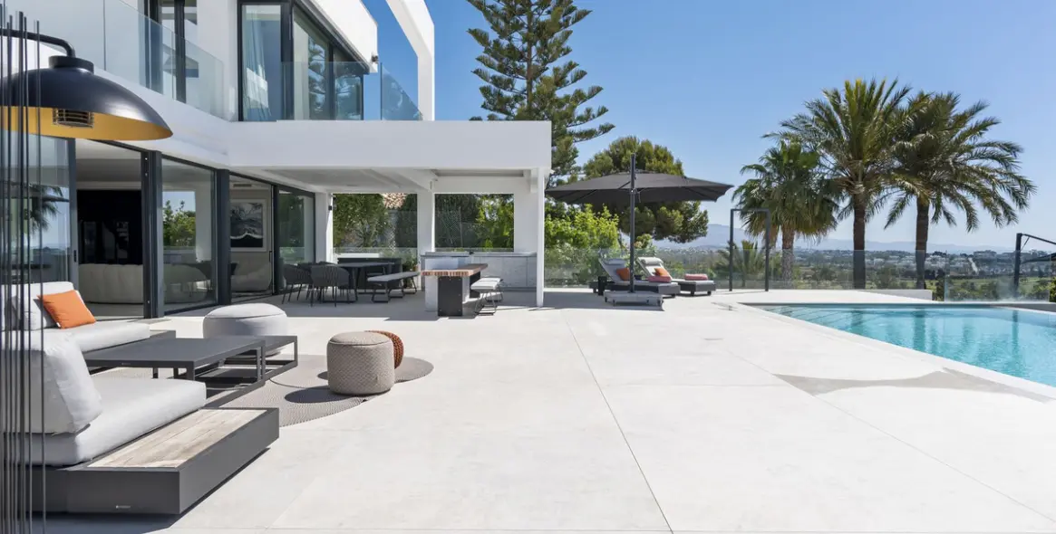 Продажа  отдельно стоящей виллы в El Paraiso 16