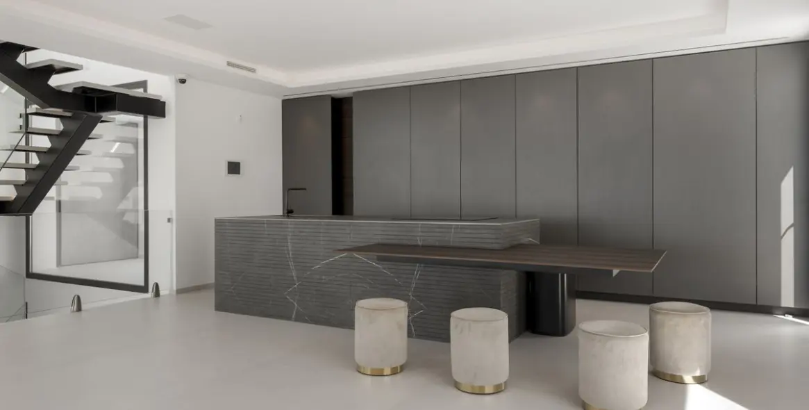 Продажа  отдельно стоящей виллы в El Paraiso 28