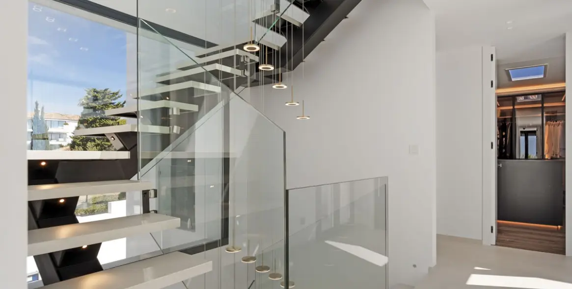 Продажа  отдельно стоящей виллы в El Paraiso 33