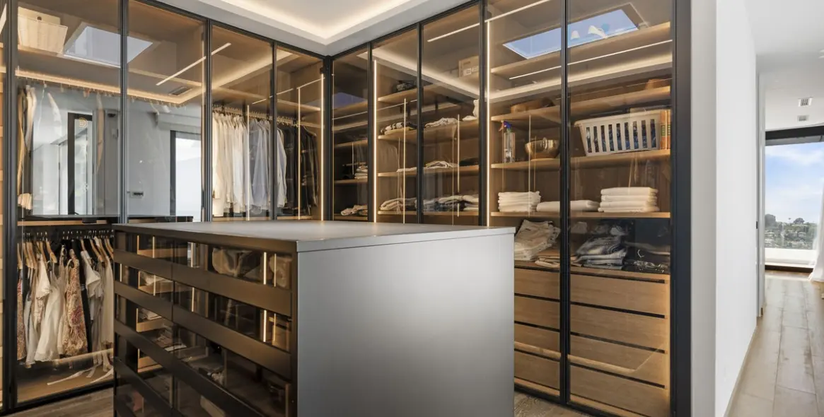 Продажа  отдельно стоящей виллы в El Paraiso 41