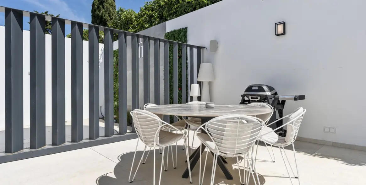 Продажа  отдельно стоящей виллы в El Paraiso 92