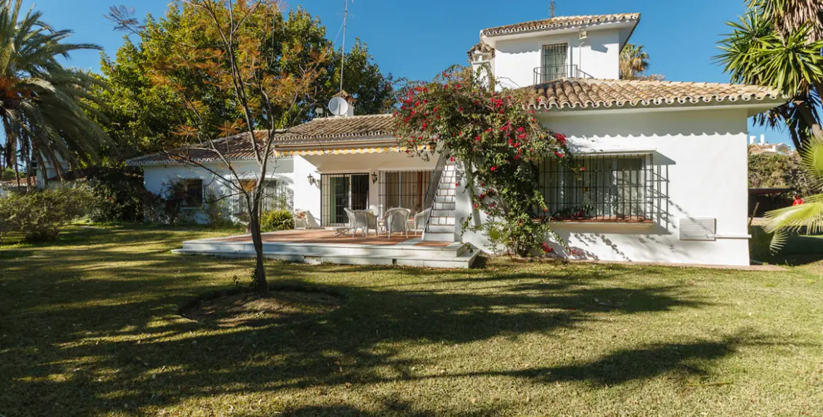 Venta de villa independiente en Guadalmina Baja 1