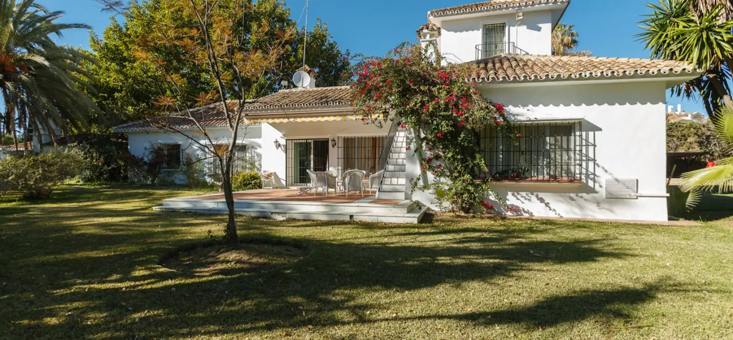 Sale of detached villa in Guadalmina Baja 0