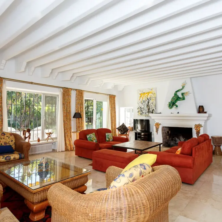 Sale of detached villa in Guadalmina Baja