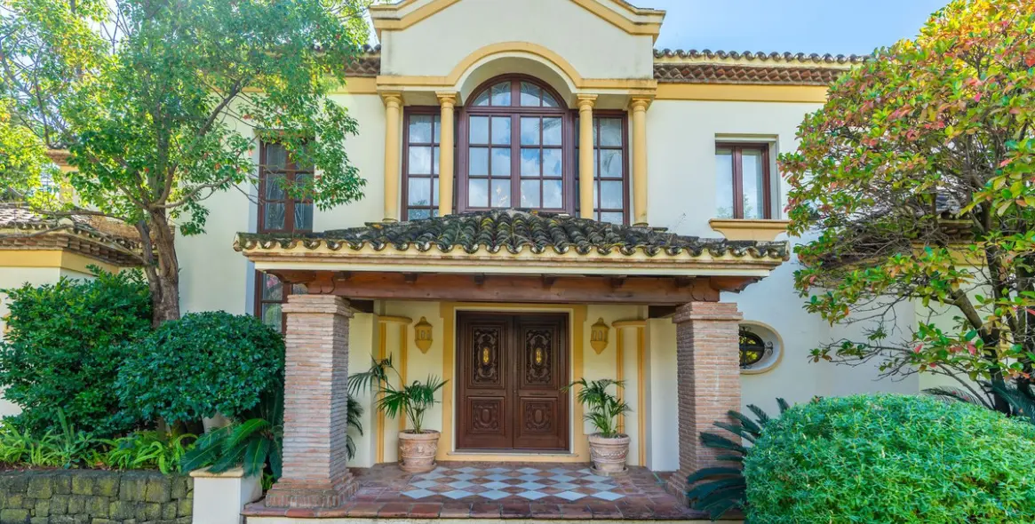 Sale of detached villa in Sierra Blanca 2