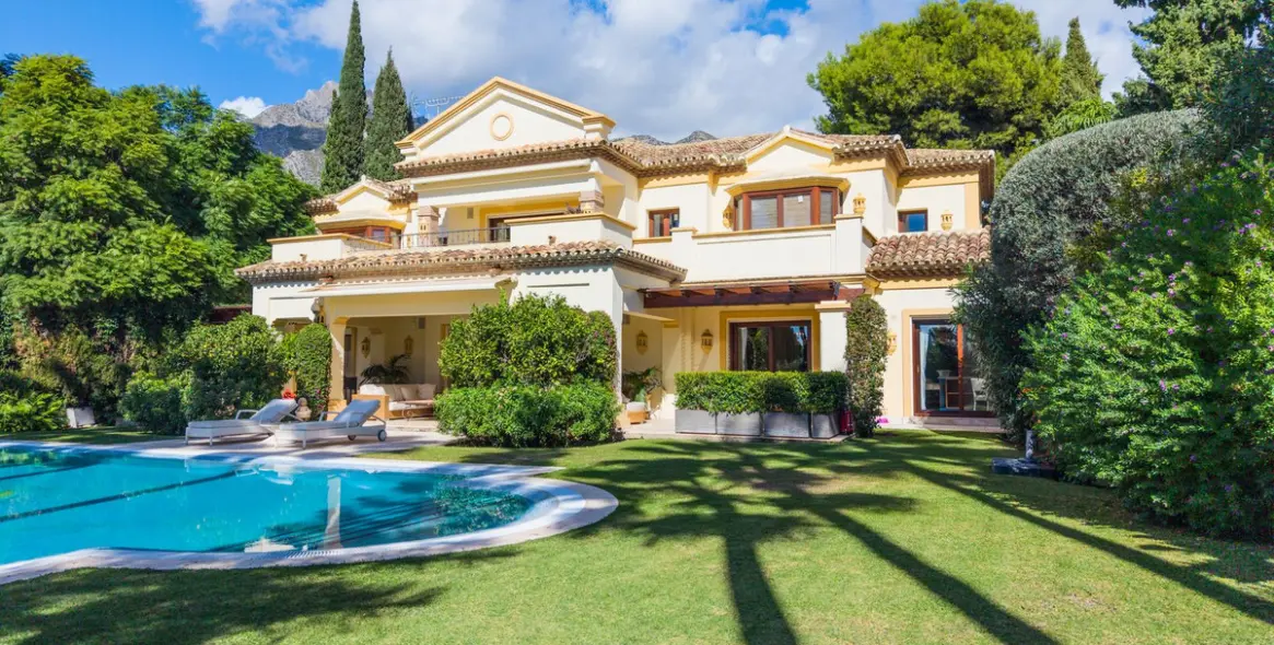 Sale of detached villa in Sierra Blanca 3