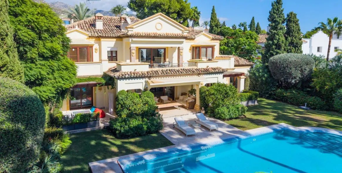 Sale of detached villa in Sierra Blanca 4