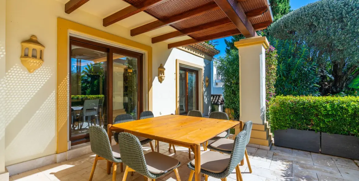 Sale of detached villa in Sierra Blanca 13