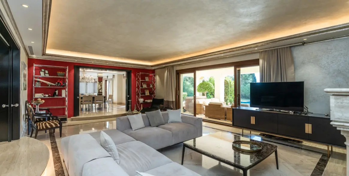 Sale of detached villa in Sierra Blanca 16