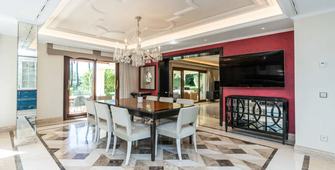 Sale of detached villa in Sierra Blanca 17