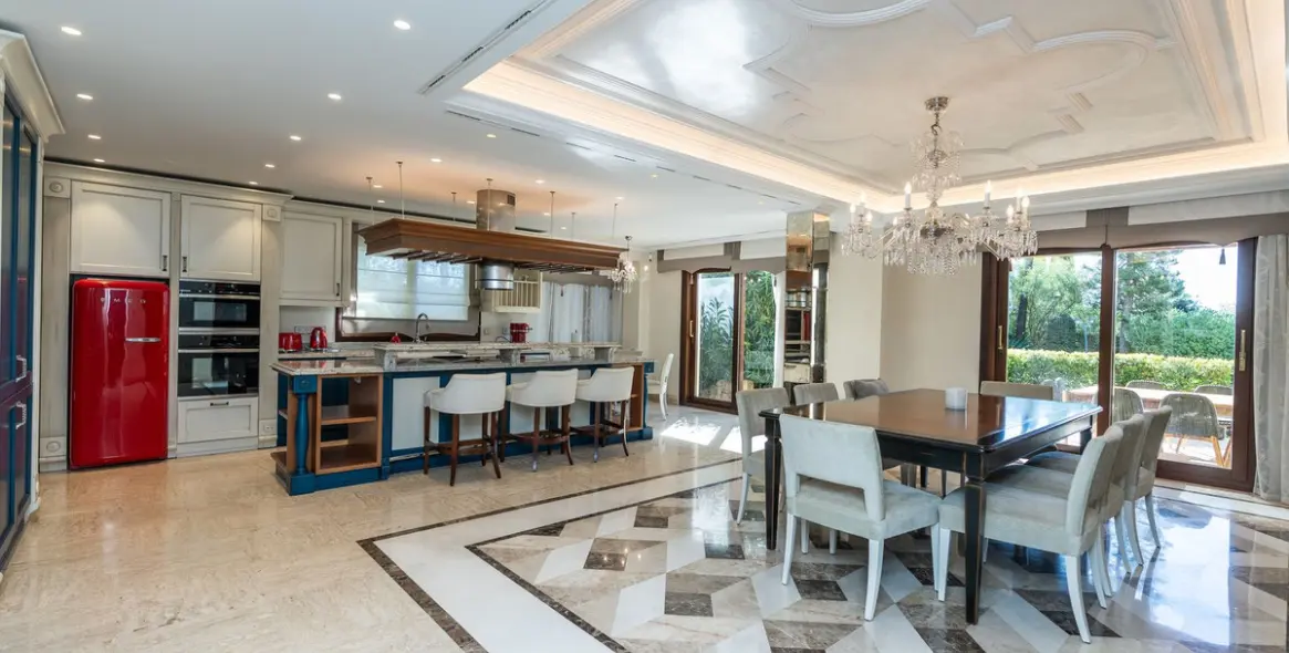 Sale of detached villa in Sierra Blanca 18