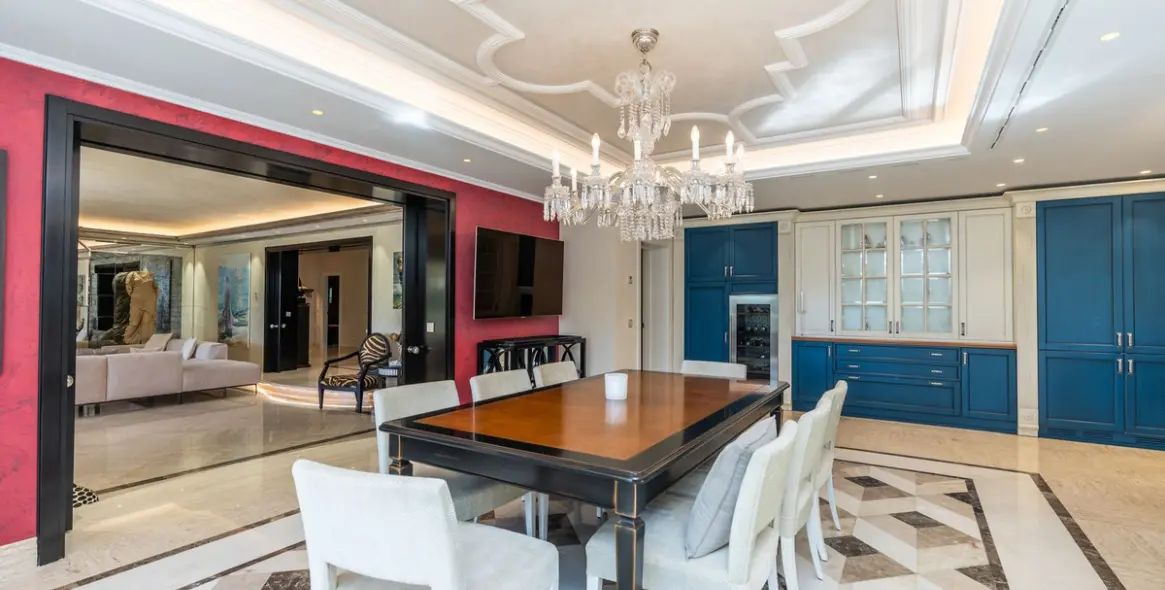 Sale of detached villa in Sierra Blanca 19