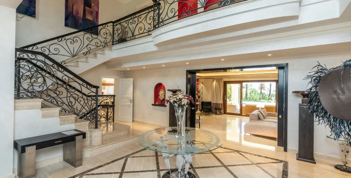Sale of detached villa in Sierra Blanca 21