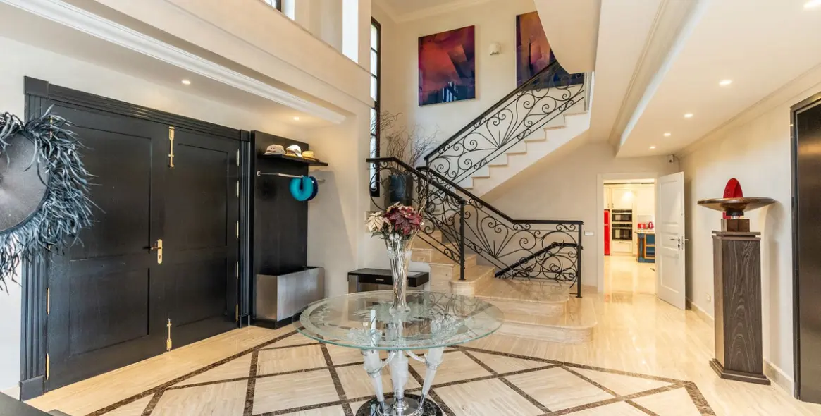 Sale of detached villa in Sierra Blanca 22