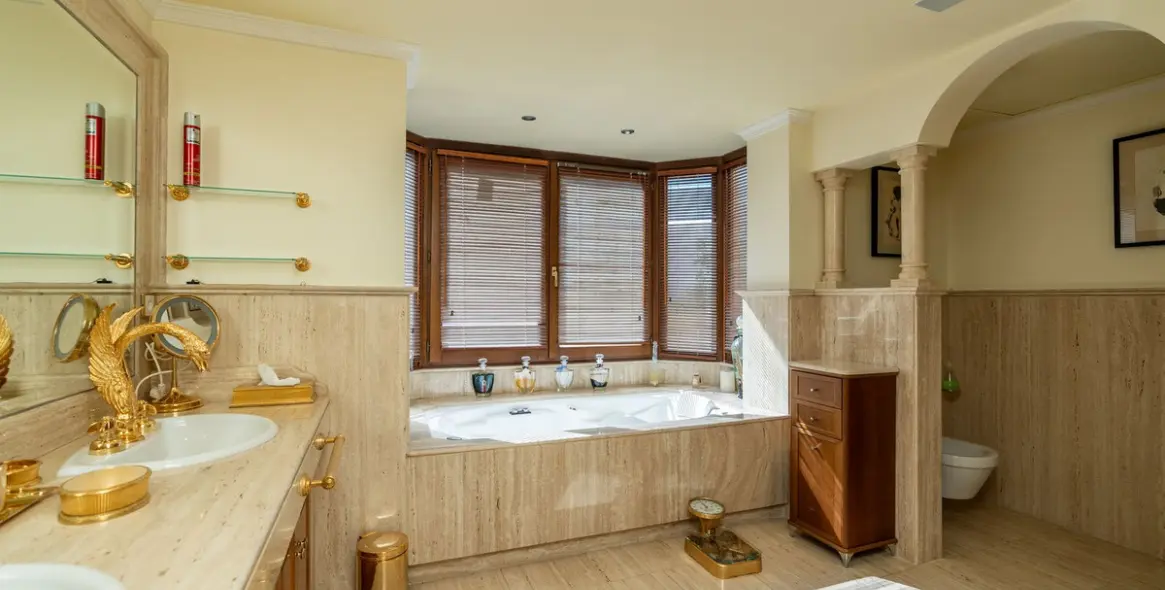 Sale of detached villa in Sierra Blanca 25