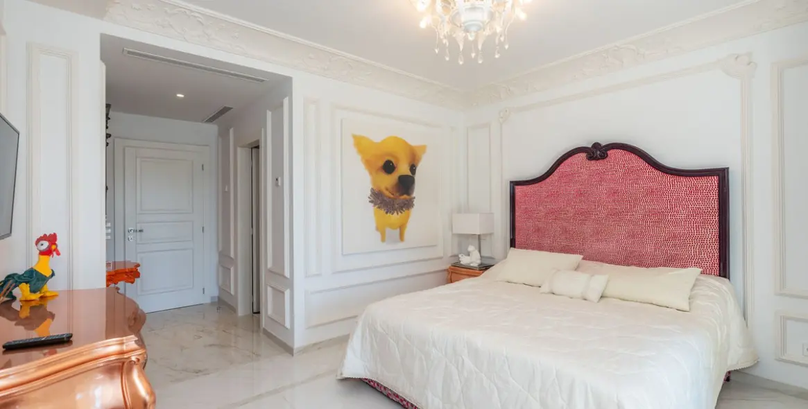 Sale of detached villa in Sierra Blanca 27