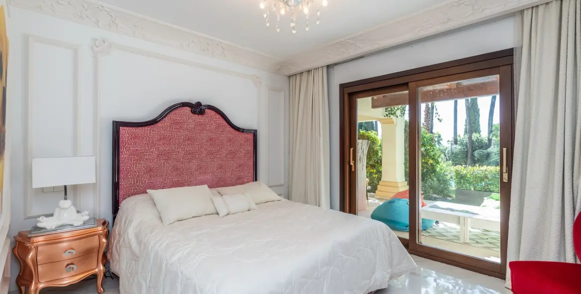 Sale of detached villa in Sierra Blanca 28