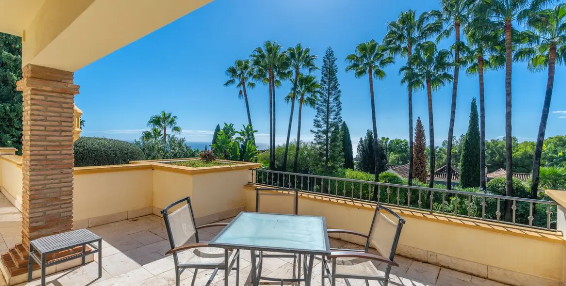 Sale of detached villa in Sierra Blanca 35