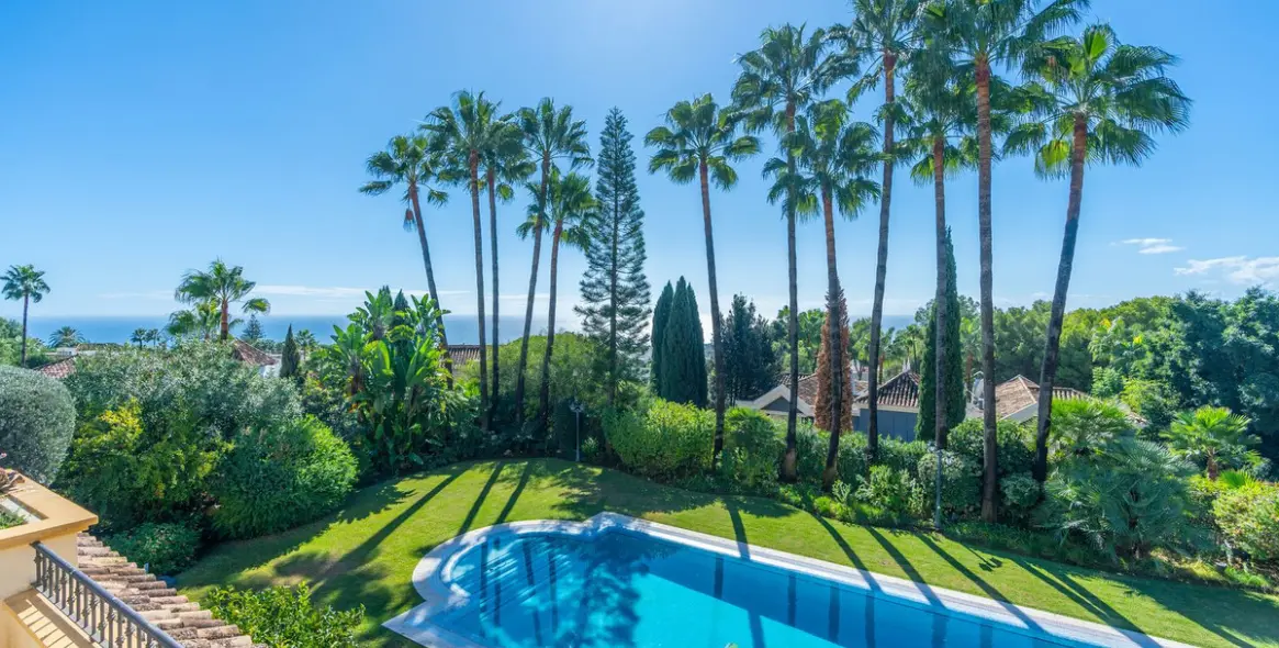 Sale of detached villa in Sierra Blanca 37
