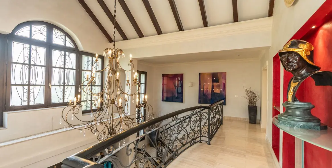 Sale of detached villa in Sierra Blanca 38