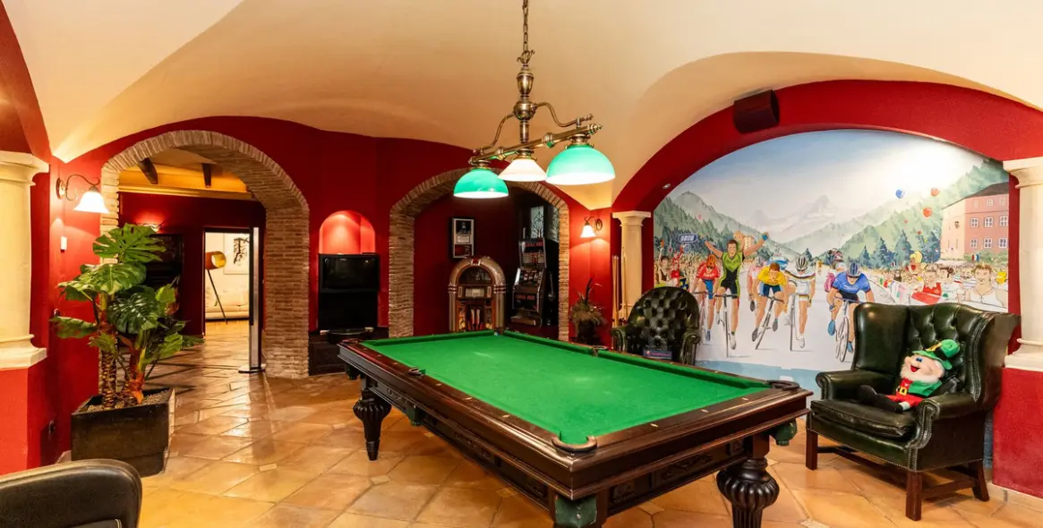 Sale of detached villa in Sierra Blanca 39