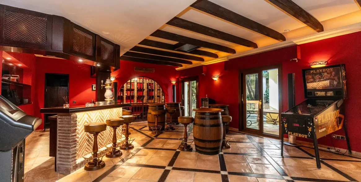 Sale of detached villa in Sierra Blanca 40