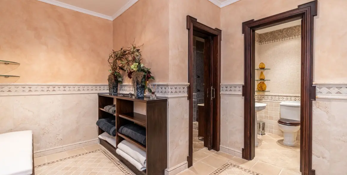 Sale of detached villa in Sierra Blanca 47
