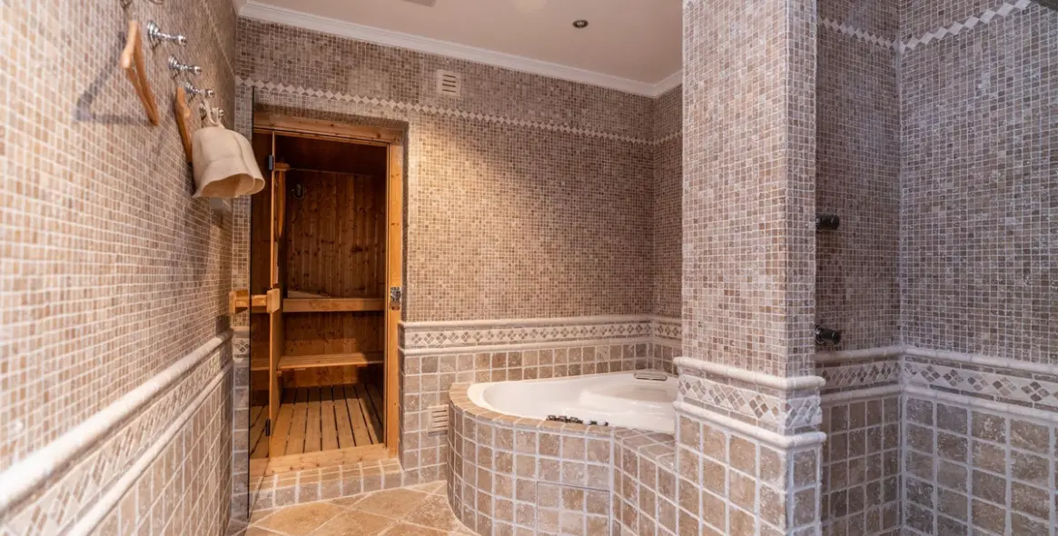 Sale of detached villa in Sierra Blanca 48