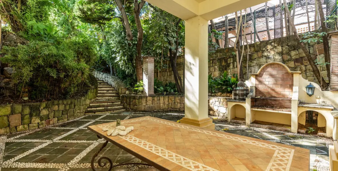 Sale of detached villa in Sierra Blanca 51