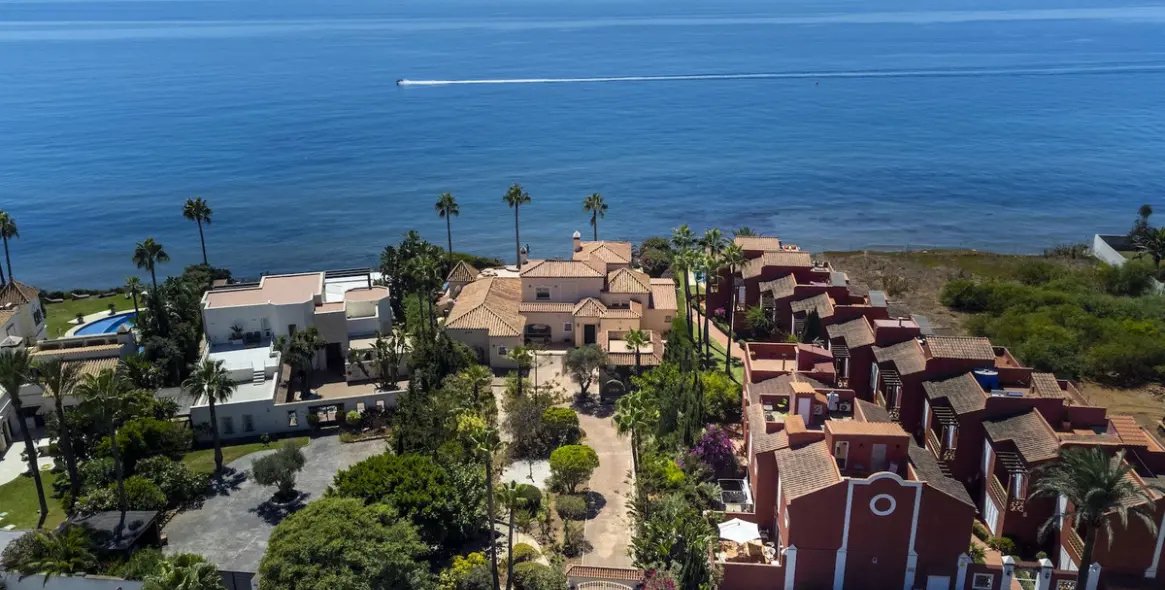 Sale of detached villa in Marbella East (district Marbesa) 2