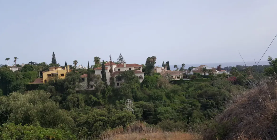 Sale of residential plot in Elviria 6