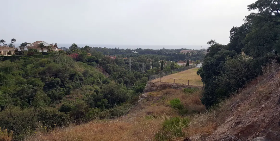 Sale of residential plot in Elviria 7