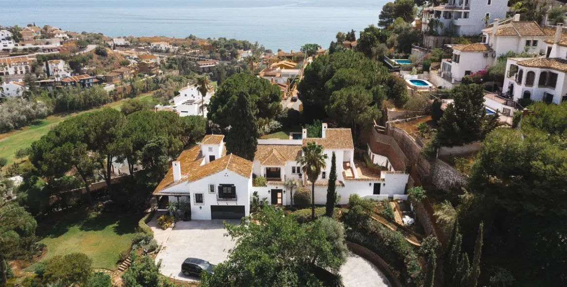 Продажа  отдельно стоящей виллы в Malaga (район Málaga Este) 1