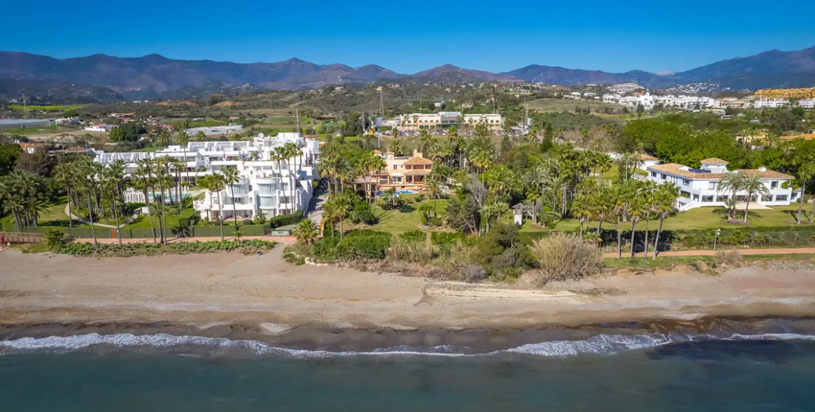 Sale of detached villa in New Golden Mile 7