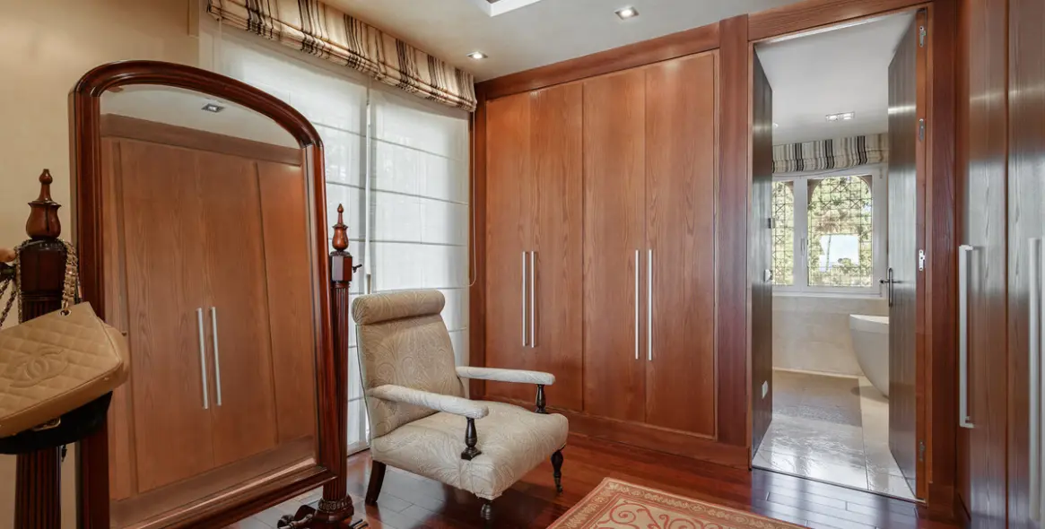 Sale of detached villa in New Golden Mile 9