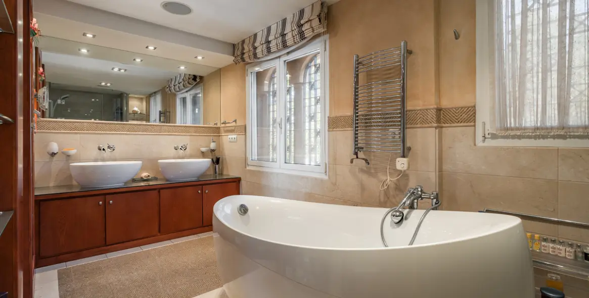 Sale of detached villa in New Golden Mile 10