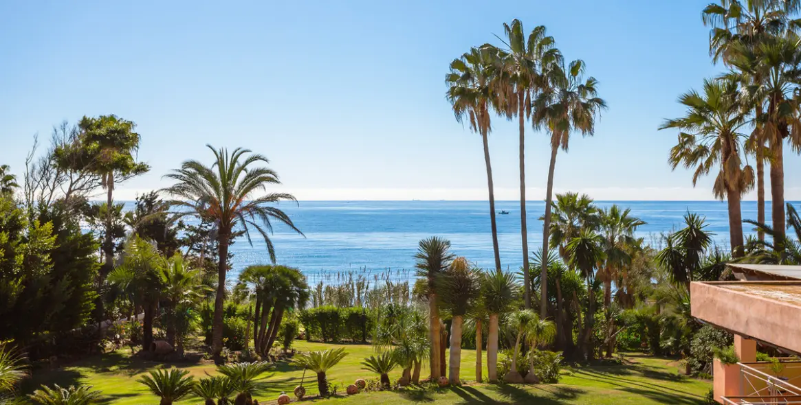 Sale of detached villa in New Golden Mile 12